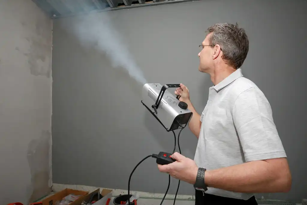 Leckageortung durch Nebelmaschine Leckageortung durch Nebelmaschine
